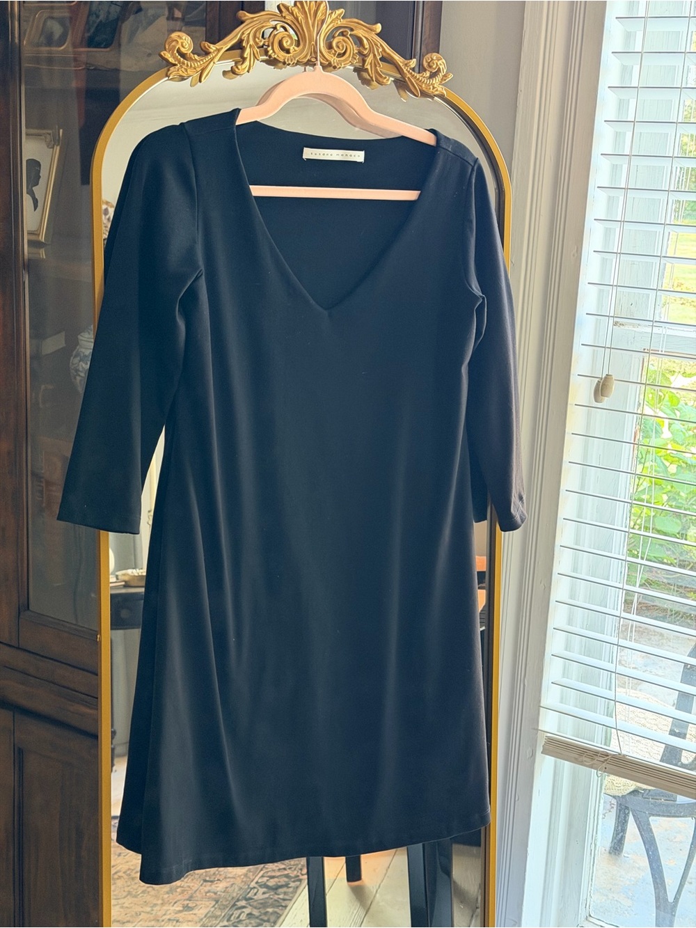 Susana Monaco Black V-Neck Long Sleeve Shift Dress